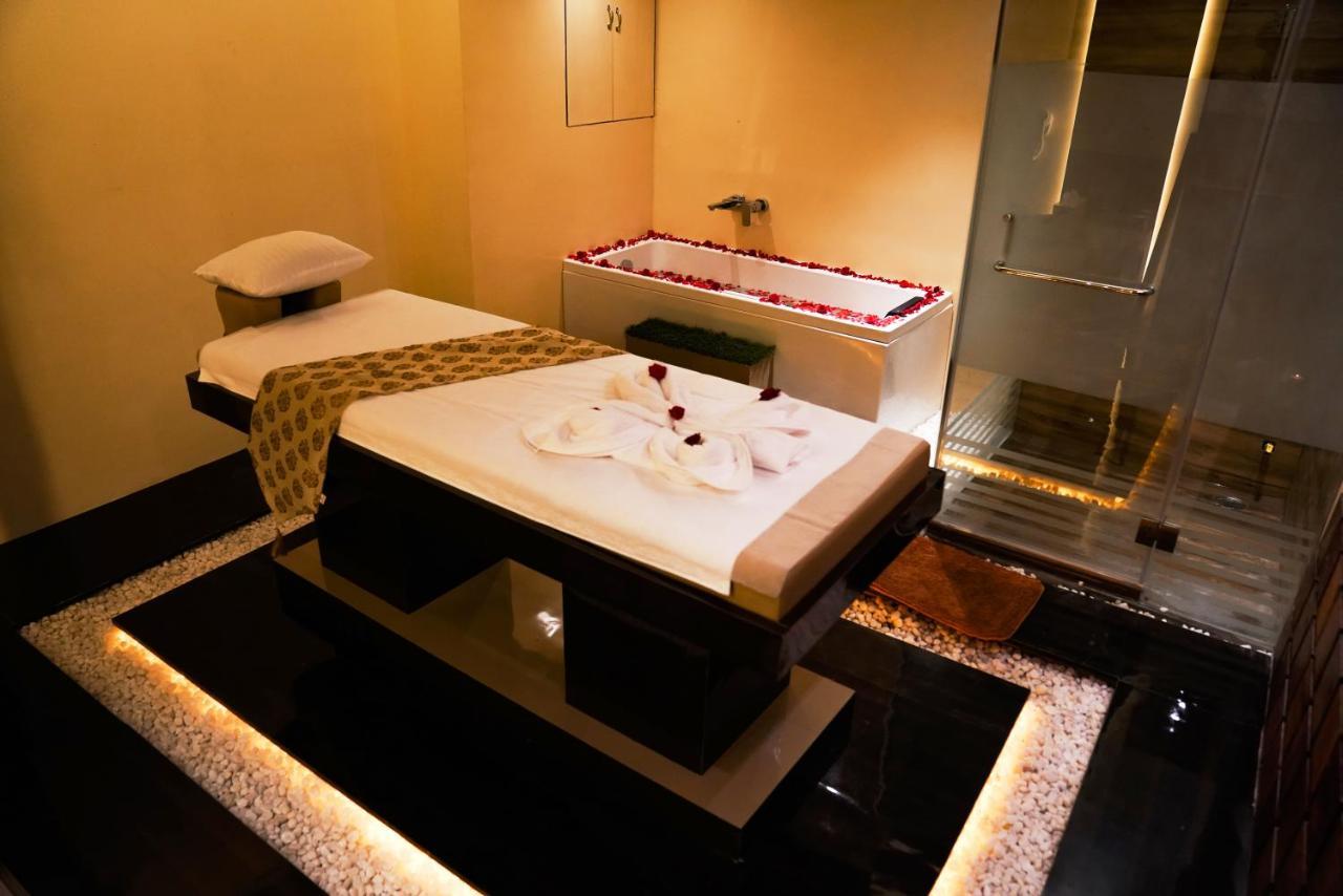 Hotel Roopa Maisúr Exteriér fotografie